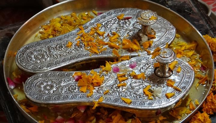नमन माझे गुरुराया…!