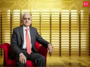रिझर्व्ह बँकेने १०२ टन सोनं बँक ऑफ इंग्लंडच्या तिजोरीतून भारतात परत आणले.