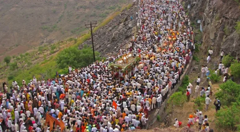एकतेचा व समरसतेचा संत मार्ग – कार्तिक एकादशी निमित्ताने.