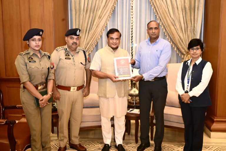 काँग्रेस खासदारांचा पाकिस्तान कनेक्शन; कुटुंबातील तीन सदस्यांकडे परदेशी नागरिकत्व.